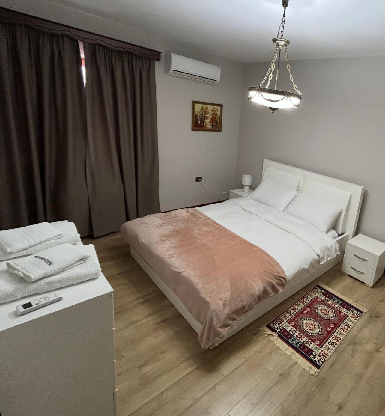 Stela'S Apartment Korce Esterno foto